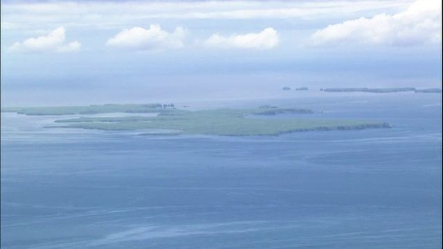 太平洋环绕着日本北海道诺沙浦角附近的Habomai群岛。视频素材