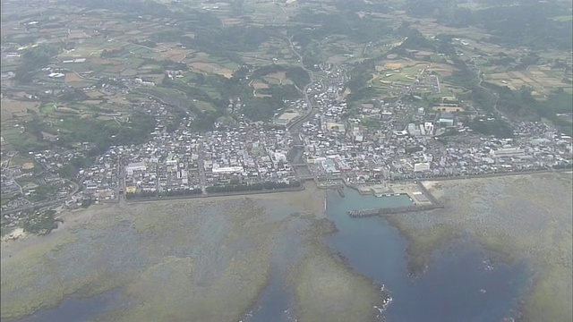 太平洋与日本龟德港和德野岛接壤。视频素材