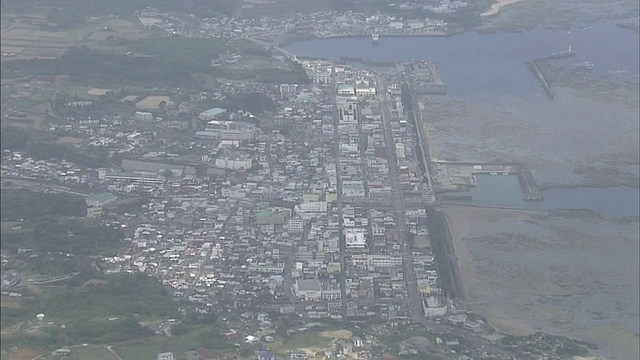 日本德野岛龟德港的住宅。视频素材