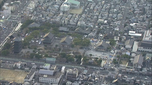 日本京都东寺的Jikido大厅被瓦片覆盖。视频素材