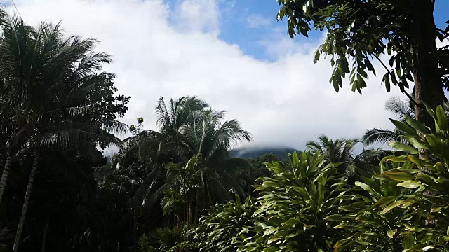 山川和天空的景观。Camiguin岛视频素材