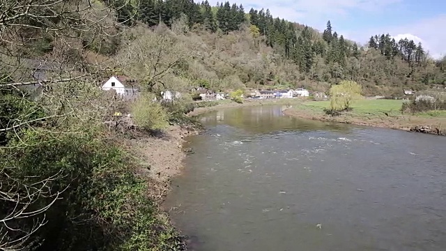 怀伊河附近丁登修道院怀伊谷全景视频素材