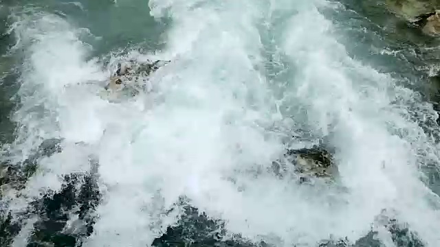 阿布哈兹河中汹涌的河水视频素材