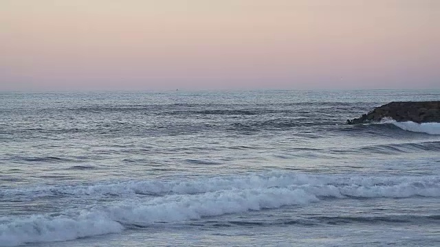 大西洋沿岸的波浪视频素材