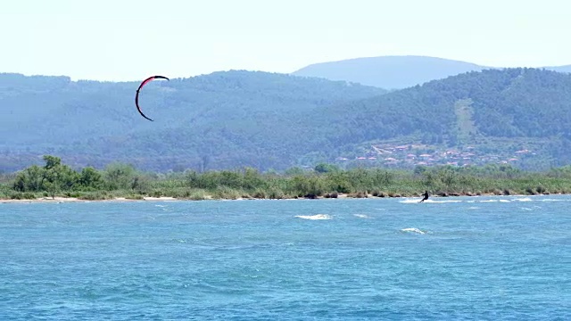 Akyaka，土耳其，风筝冲浪者风筝冲浪在海上视频素材