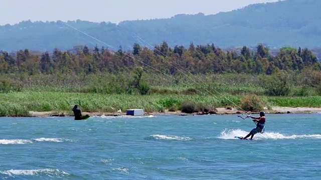 Akyaka，土耳其，风筝冲浪者风筝冲浪在海上视频素材