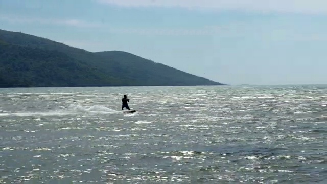 Akyaka，土耳其，风筝冲浪者风筝冲浪在海上视频素材