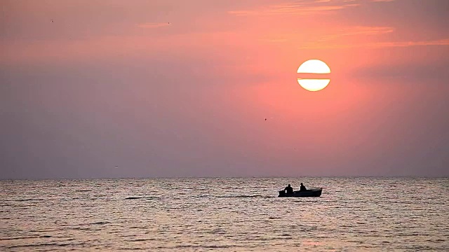 美丽的海上日出视频素材