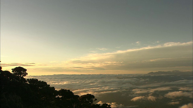 马来西亚基纳巴卢山的日出视频素材