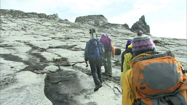 在马来西亚的基纳巴卢山徒步旅行视频素材