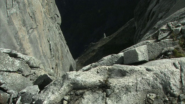 马来西亚基纳巴卢山的悬崖视频素材