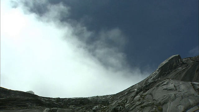 马来西亚基纳巴卢山的移动云视频素材