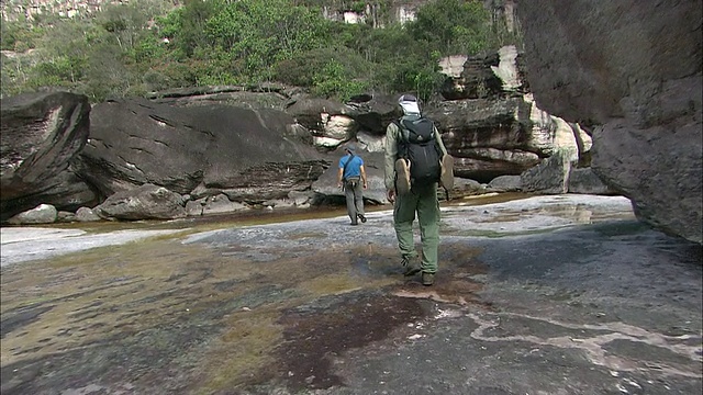 在圭亚那高地Auyantepui山顶徒步旅行视频素材