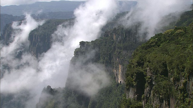 圭亚那高地Auyantepui山顶的悬崖视频素材