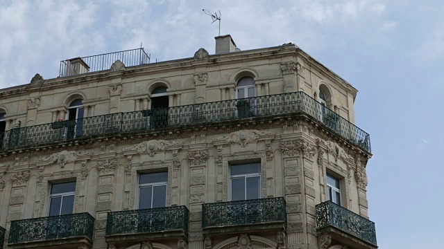 奥斯曼建筑的正面，Béziers, Hérault，法国视频素材