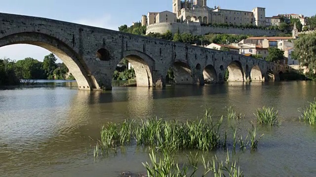 贝齐尔的Orb河，Hérault，法国视频素材