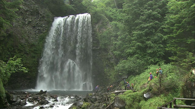 日本禅宗五郎瀑布的水流。视频素材