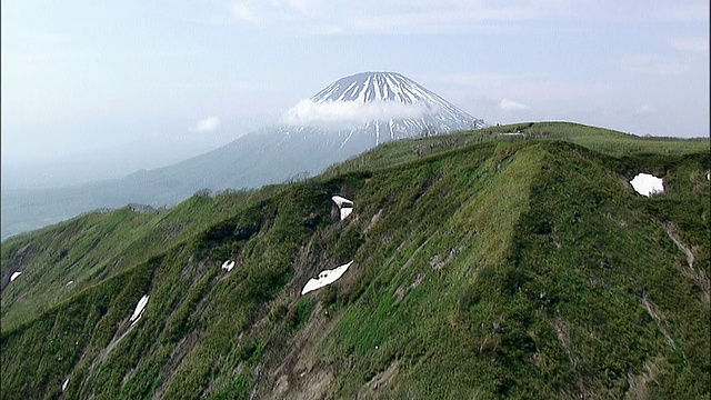 日本北海道，大雪覆盖了Yotei山。视频素材