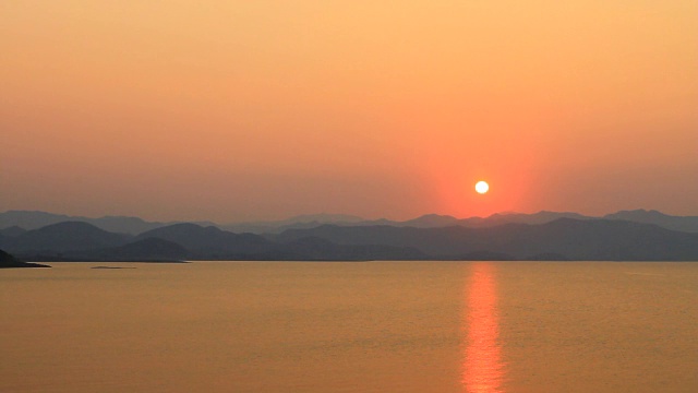 湖上日落视频素材