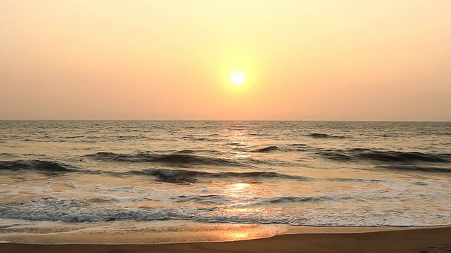 海上日落的晚景视频素材