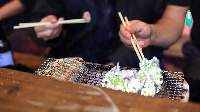 人们用筷子吃饭的照片视频素材