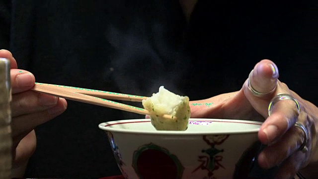 用筷子吃饭视频素材