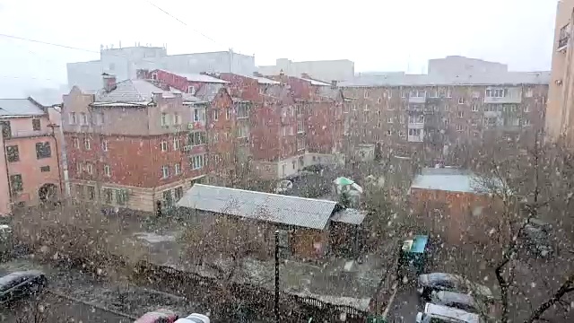 沉重的春天的降雪视频下载