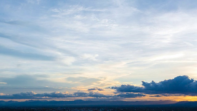 黄昏时的天空背景。视频素材