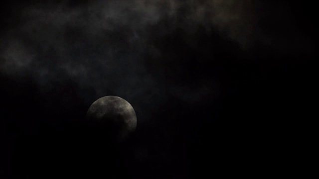 月亮和乌云视频下载