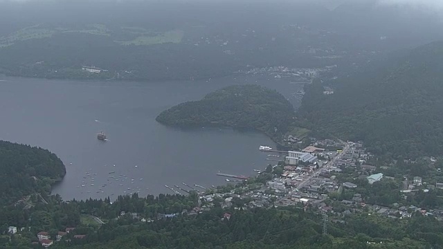 日本神奈川市的Ashi湖或Ashinoko湖视频素材