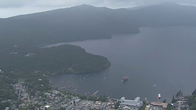 日本神奈川市的Ashi湖或Ashinoko湖视频素材