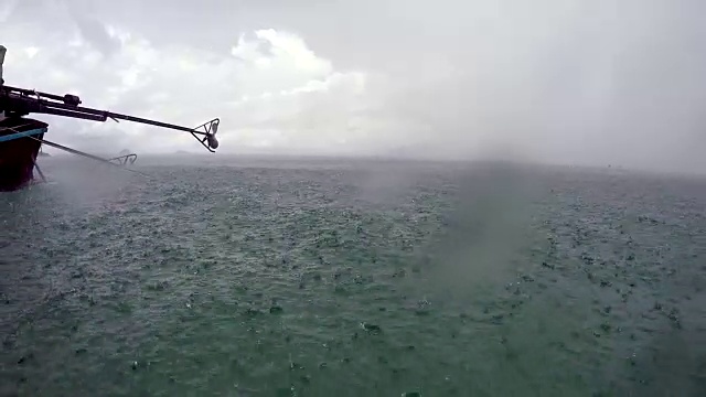 在海里下雨视频素材