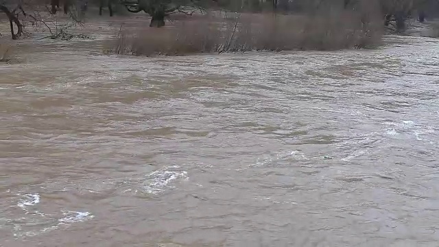 河水决堤视频素材