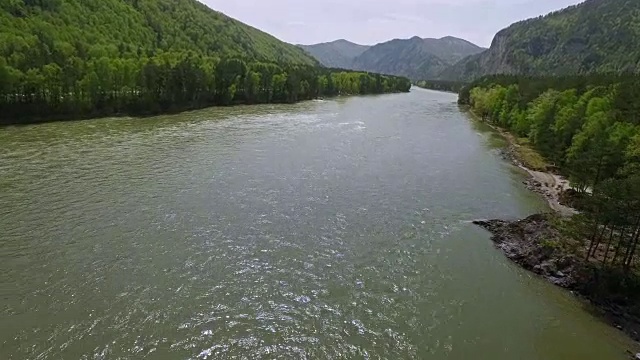 飞越这条河视频素材