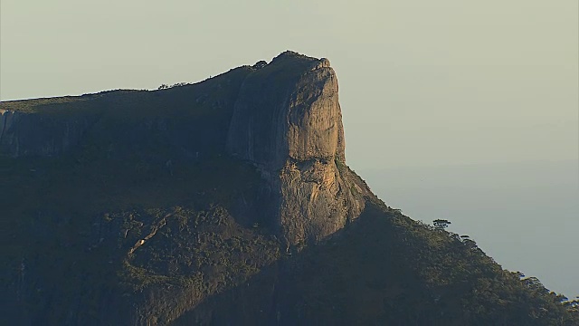 Pedra de Gavea山鸟瞰图，里约热内卢de Janeiro视频素材