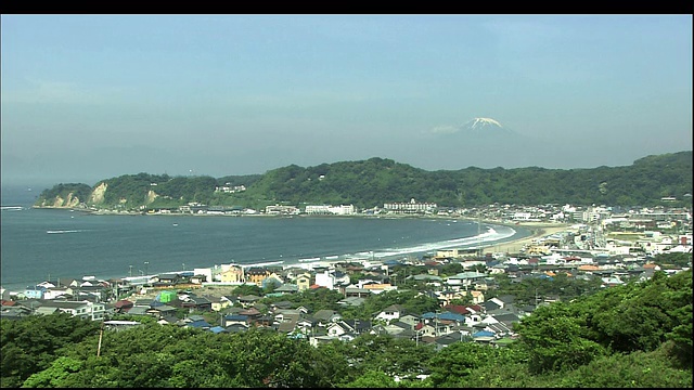 富士山和镰仓市附近的海滩。视频素材