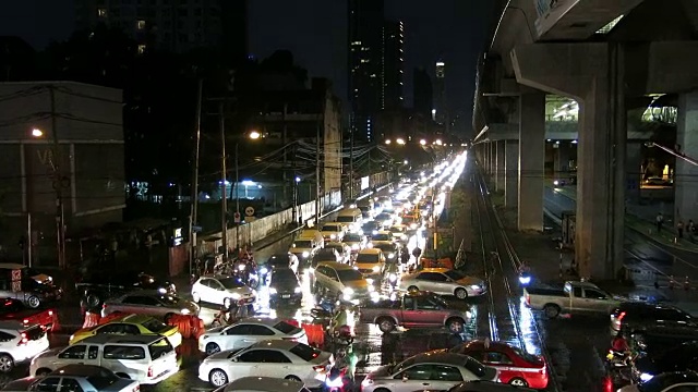 大雨过后亚洲的交通状况视频素材