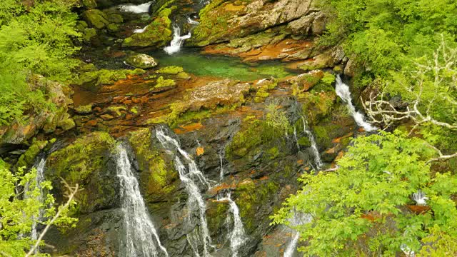 山中流水，石中流水视频素材