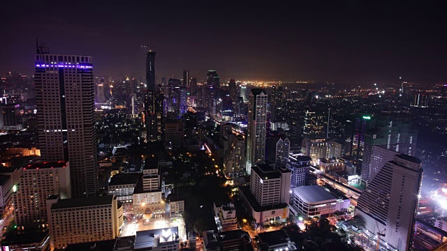 泰国夜光曼谷酒店屋顶城市景观全景4k时间推移视频素材