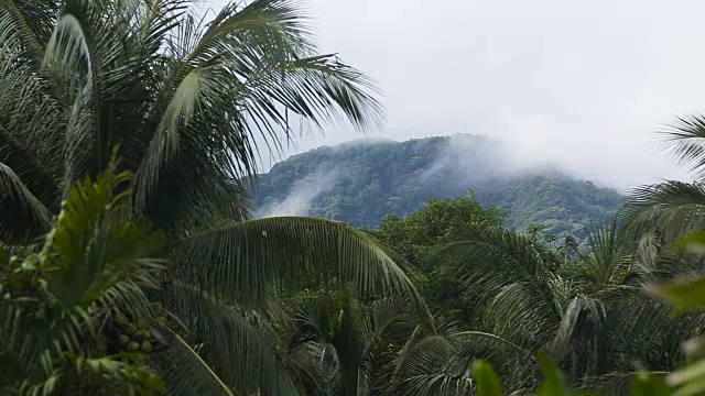 山川和天空的景观。Camiguin岛视频素材