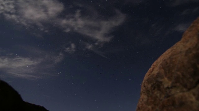 沙漠中的夜空:时间流逝放大视频素材