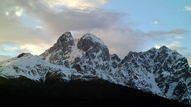 日落时间在群山中流逝视频素材