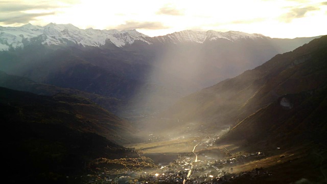 日落时间在群山中流逝视频素材