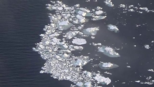 日本北海道，埃里莫角海岸的空中浮冰视频素材