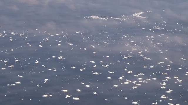 日本北海道，埃里莫角海岸的空中浮冰视频素材