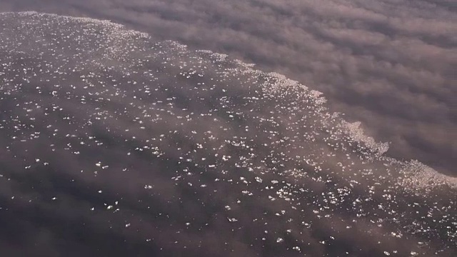 日本北海道，埃里莫角海岸的空中浮冰视频素材