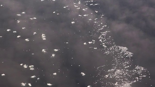 日本北海道，埃里莫角海岸的空中浮冰视频素材