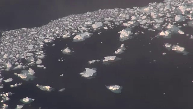 日本北海道，埃里莫角海岸的空中浮冰视频素材