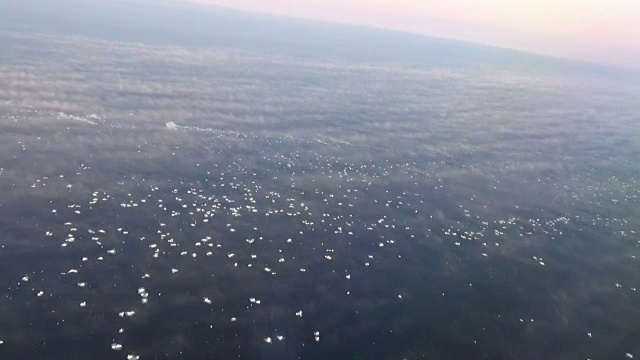 日本北海道，埃里莫角海岸的空中浮冰视频素材