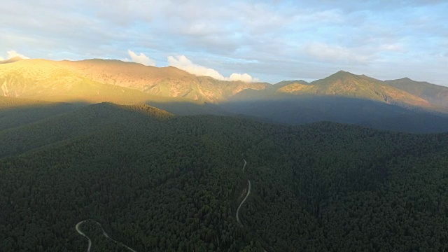 飞越群山视频素材